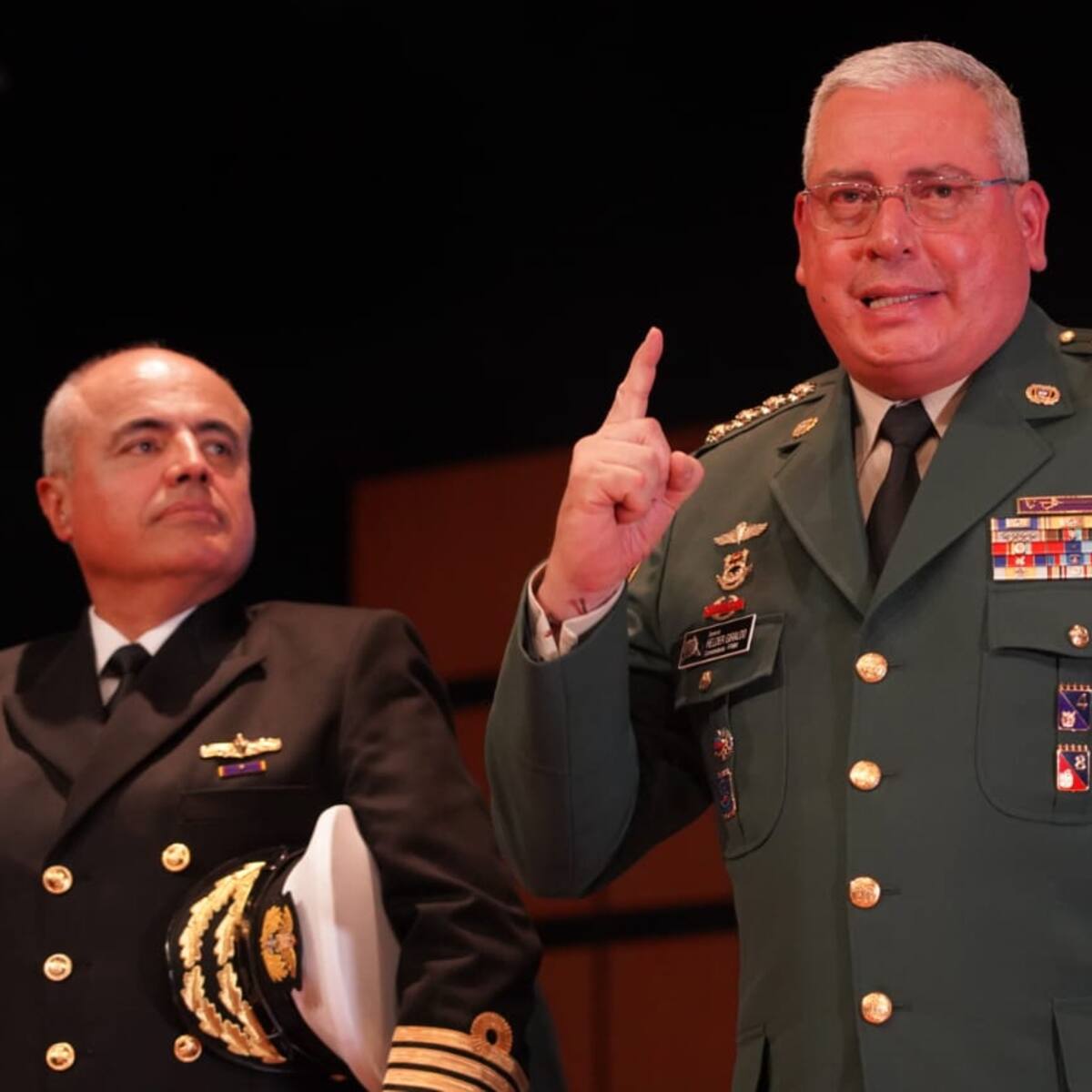 Comandante de las FF.MM. presentó su libro sobre las víctimas del conflicto armado