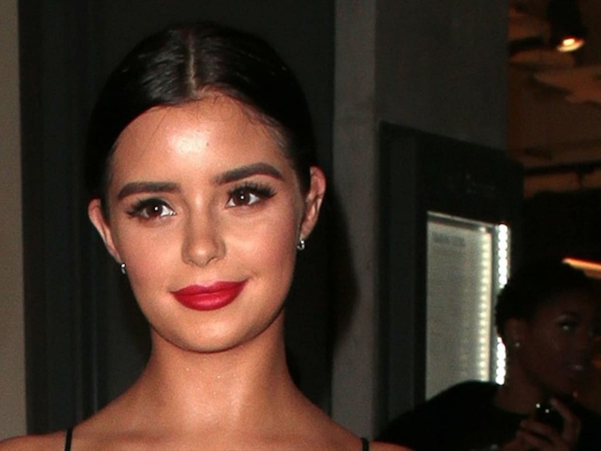 Demi Rose bajó la cremallera de su chaqueta e infartó las redes sociales