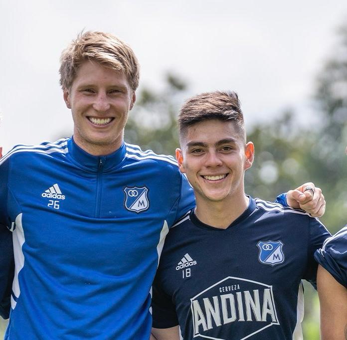 Andrés Llinás y Daniel Ruíz, jugadores de Millonarios. Fotos: Twitter oficial de Millonarios.