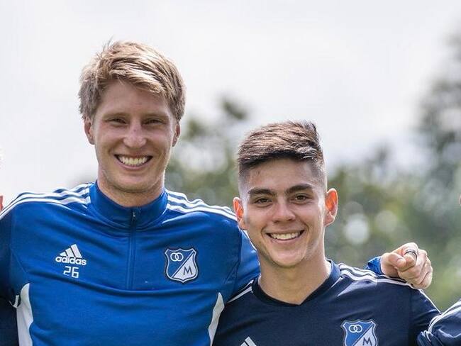 Andrés Llinás y Daniel Ruíz, jugadores de Millonarios. Fotos: Twitter oficial de Millonarios.