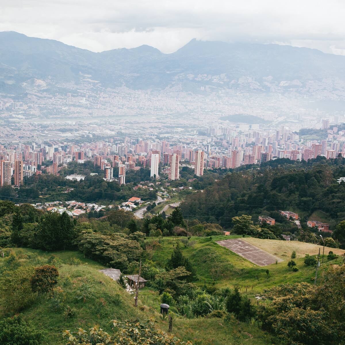 Gremio de hoteles rechaza presunta explotación sexual de niñas en Medellín