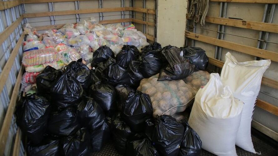 La camisa de la selección Colombia, donada por el defensa central Yerry Mina, fue entregada un hombre que dio $5 millones.. Foto: Alcaldía de Tunja