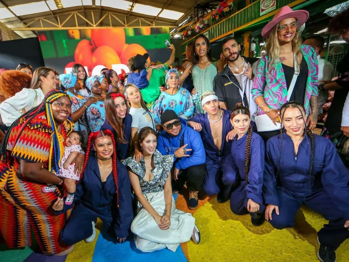 Moda al Barrio convirtió una plaza de mercado en una pasarela de Colombiamoda