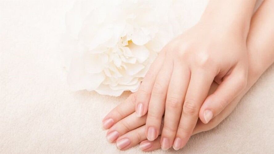 Las uñas saludables tienen un color rosado.. Foto: BBC Mundo