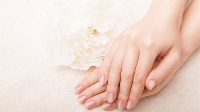 Las uñas saludables tienen un color rosado.. Foto: BBC Mundo