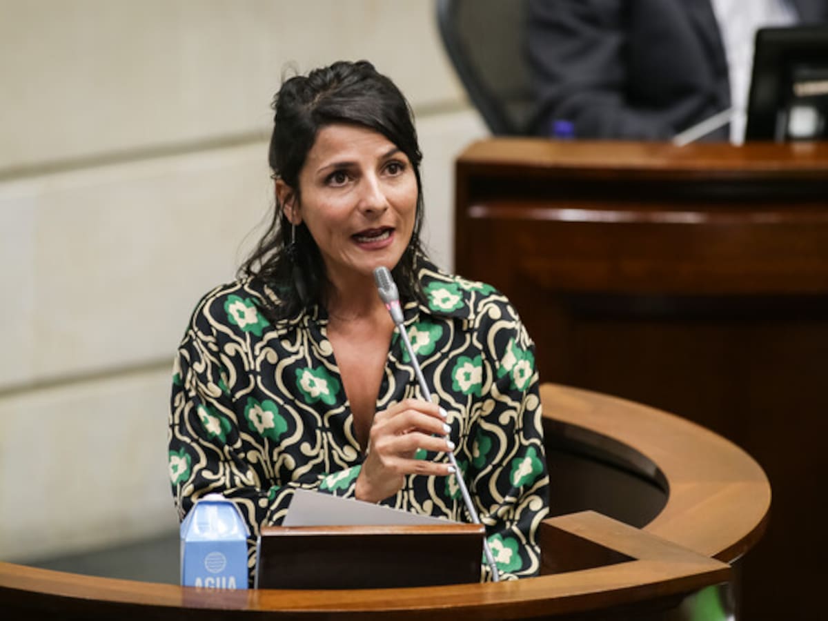 Irene Vélez dejaría su cargo de cónsul general en Reino Unido y regresará a Colombia