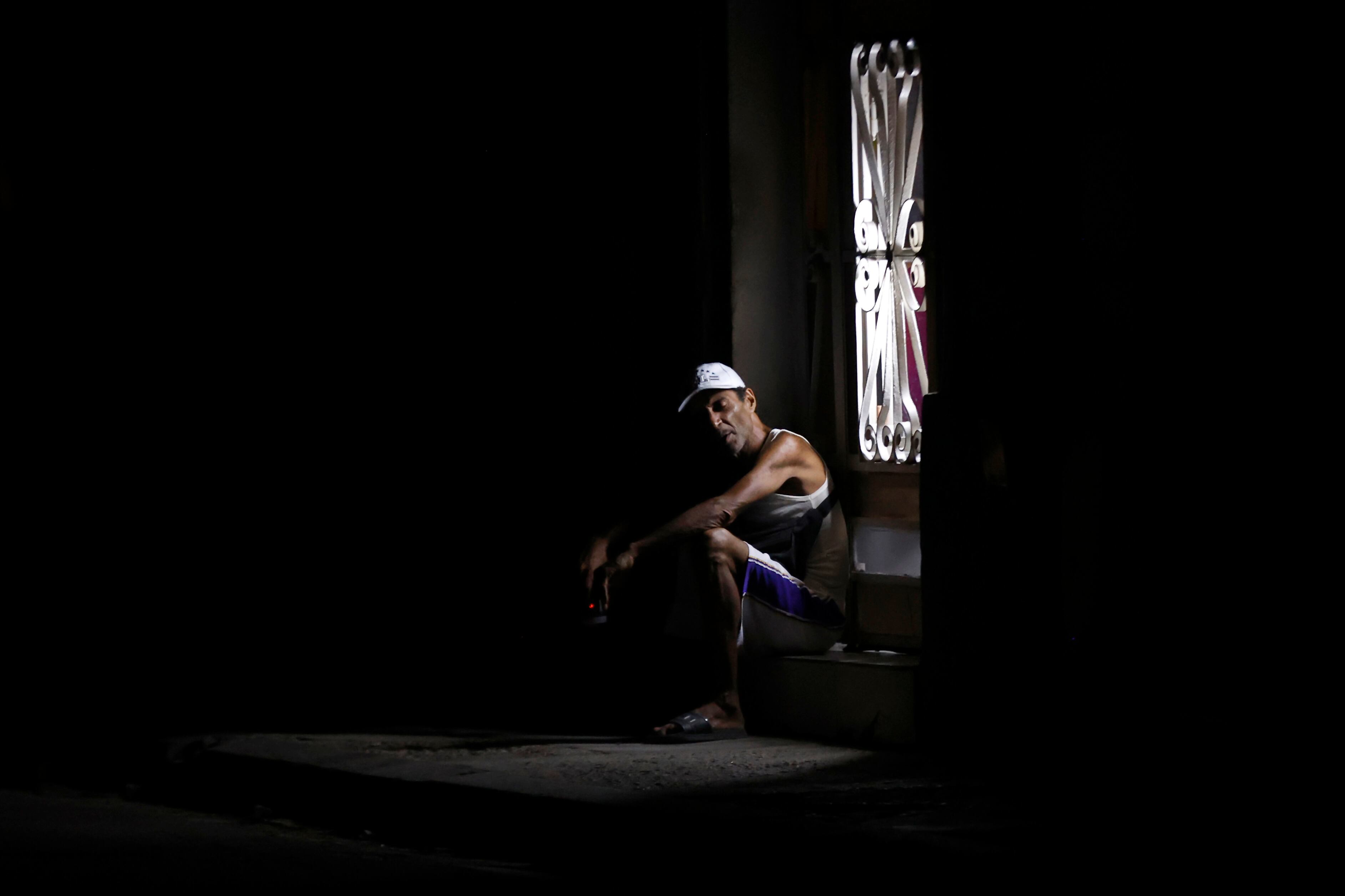  LA HABANA (CUBA), El 45 % de Cuba estará afectada de forma simultánea por apagones en el horario de mayor demanda de energía en la tarde. EFE/ Ernesto Mastrascusa