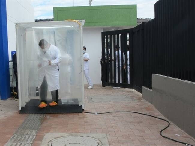 Los túneles tienen capacidad de rociar desinfectante a 10 o 20 personas por minuto.. Foto: Hospital Local de Tunja