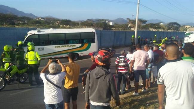 Ataque sicarial en bus dejó dos personas muertas en Santa Marta. Foto: Cortesía Seguimiento.co