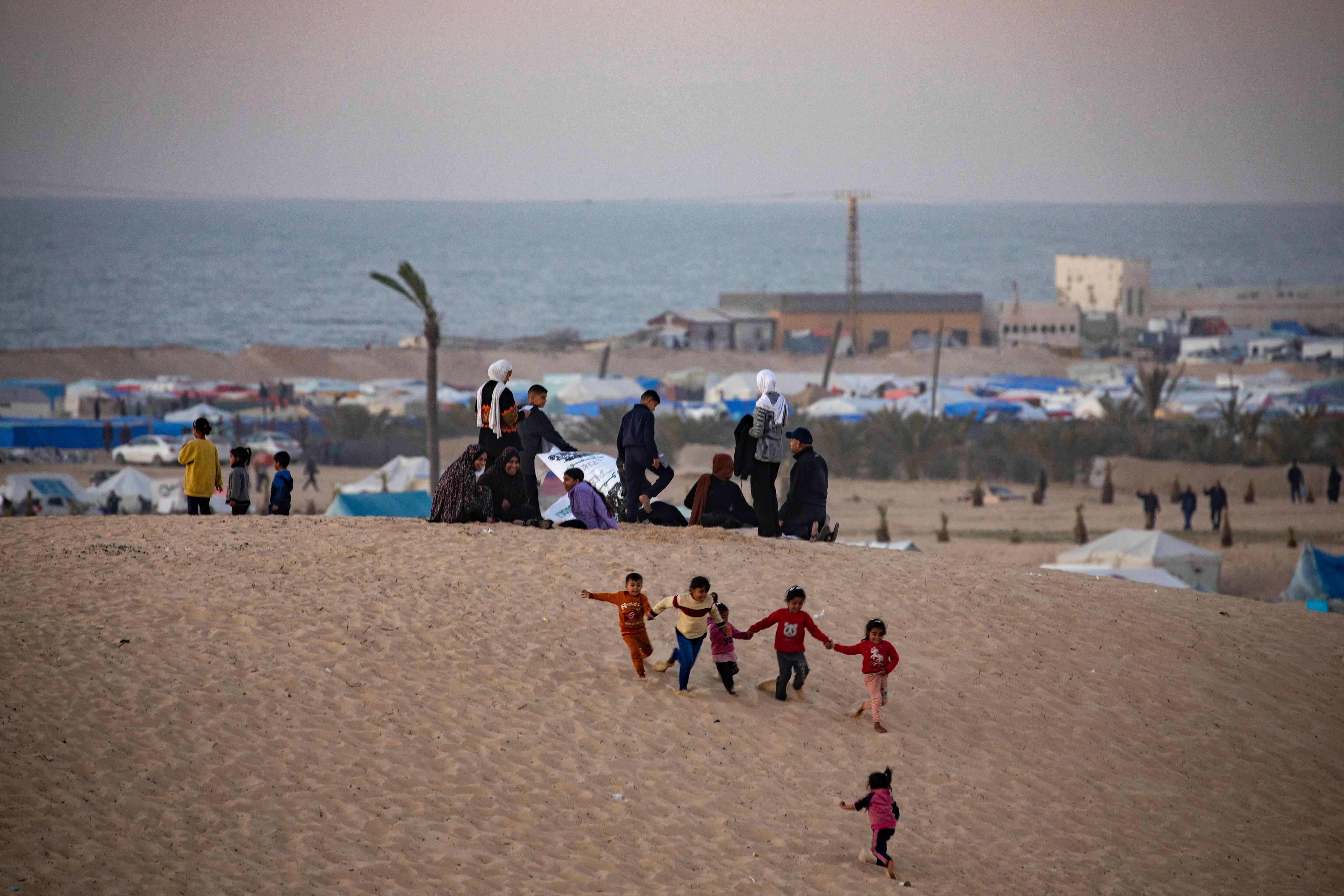 Campo de refugiados en Gaza. Foto: EFE/EPA/HAITHAM IMAD