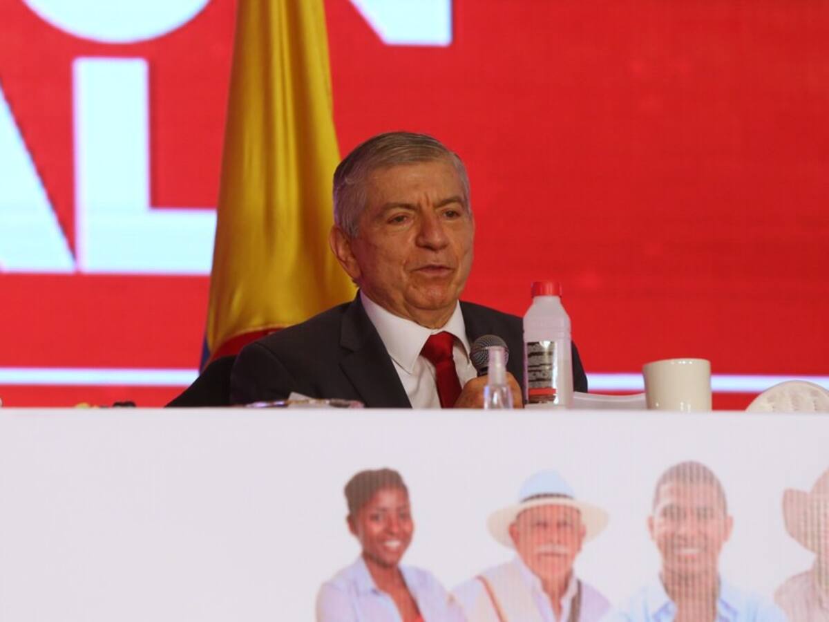 Lo que César Gaviria le pidió a Federico Gutiérrez: “fumigar con glifosato es más que inconveniente”