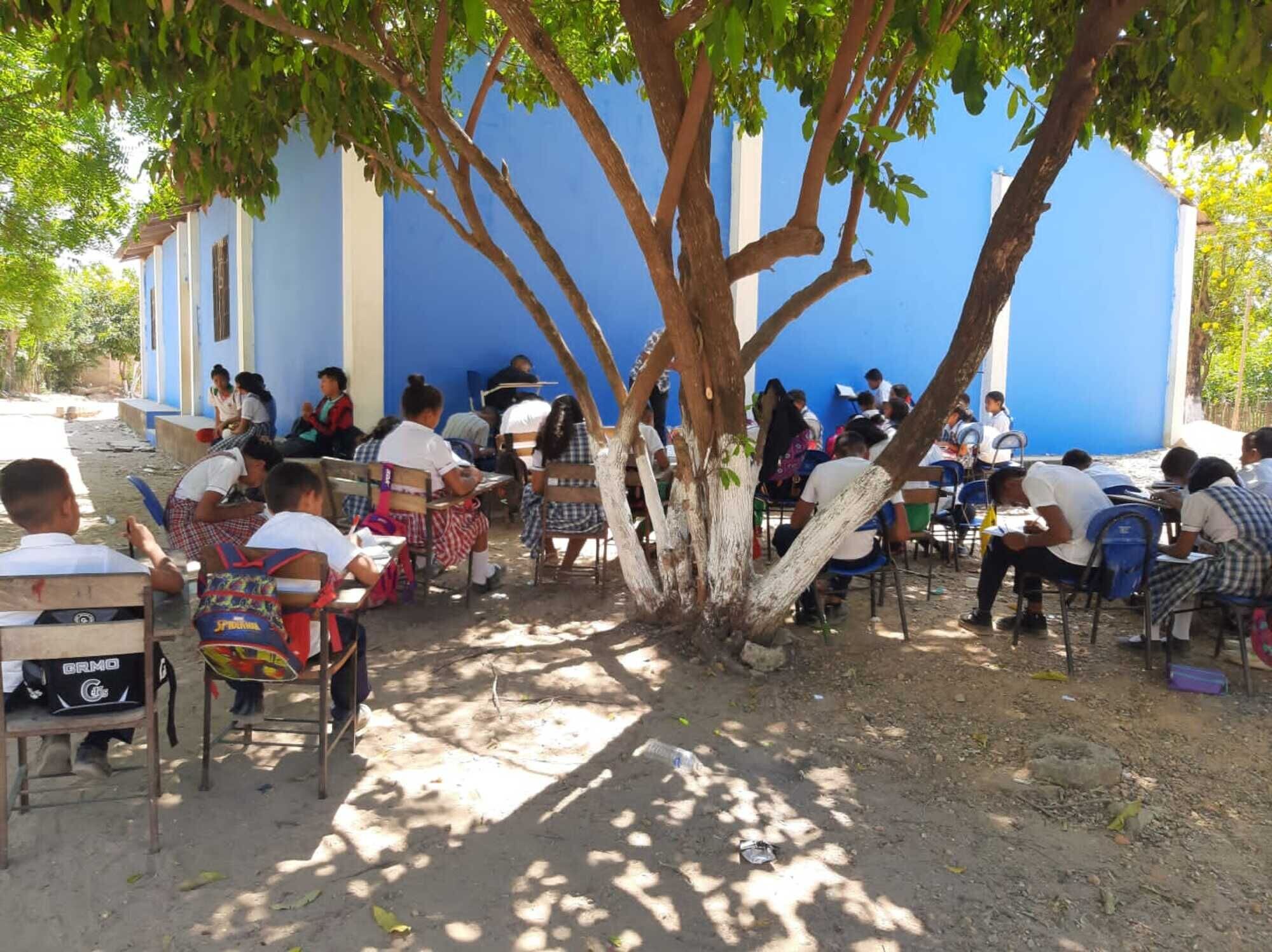 Así reciben las clases algunos estudiantes. Foto: Yesica Rodríguez