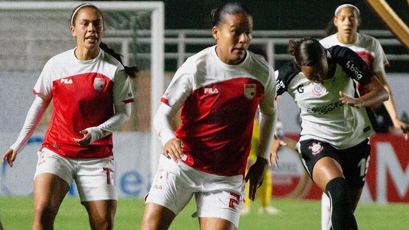 Independiente Santa Fe perdió 1-0 ante Corinthians y fue eliminado de la Copa Libertadores Femenina. Foto: Tomada del perfil de X @LeonasSantaFe