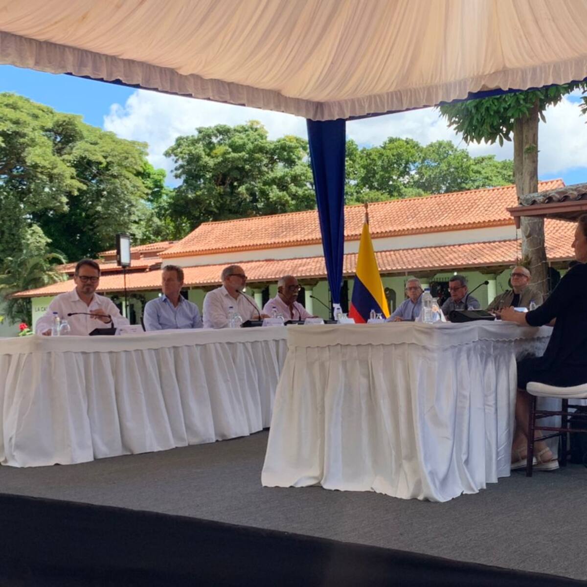Gobierno y ELN anuncian desde Venezuela el reinicio de diálogos de paz