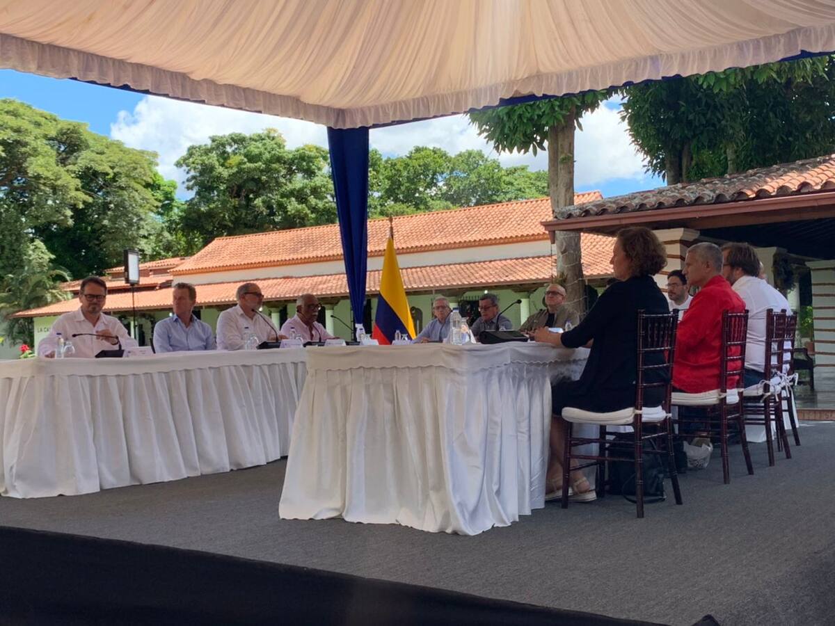 Gobierno y ELN anuncian desde Venezuela el reinicio de diálogos de paz