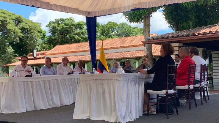 Gobierno y ELN anuncian desde Venezuela el reinicio de diálogos de paz