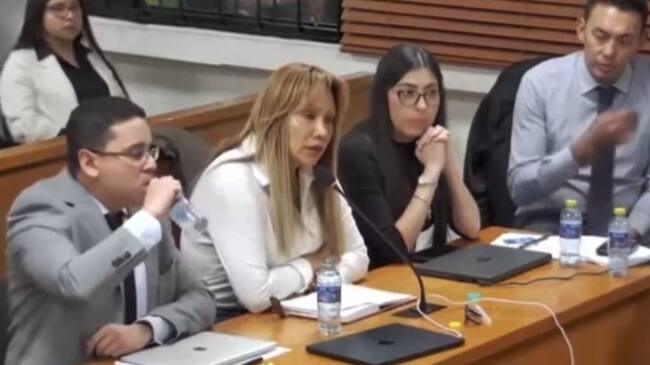 Sandra Ortíz, de blanco en el centro. Foto: captura de pantalla.