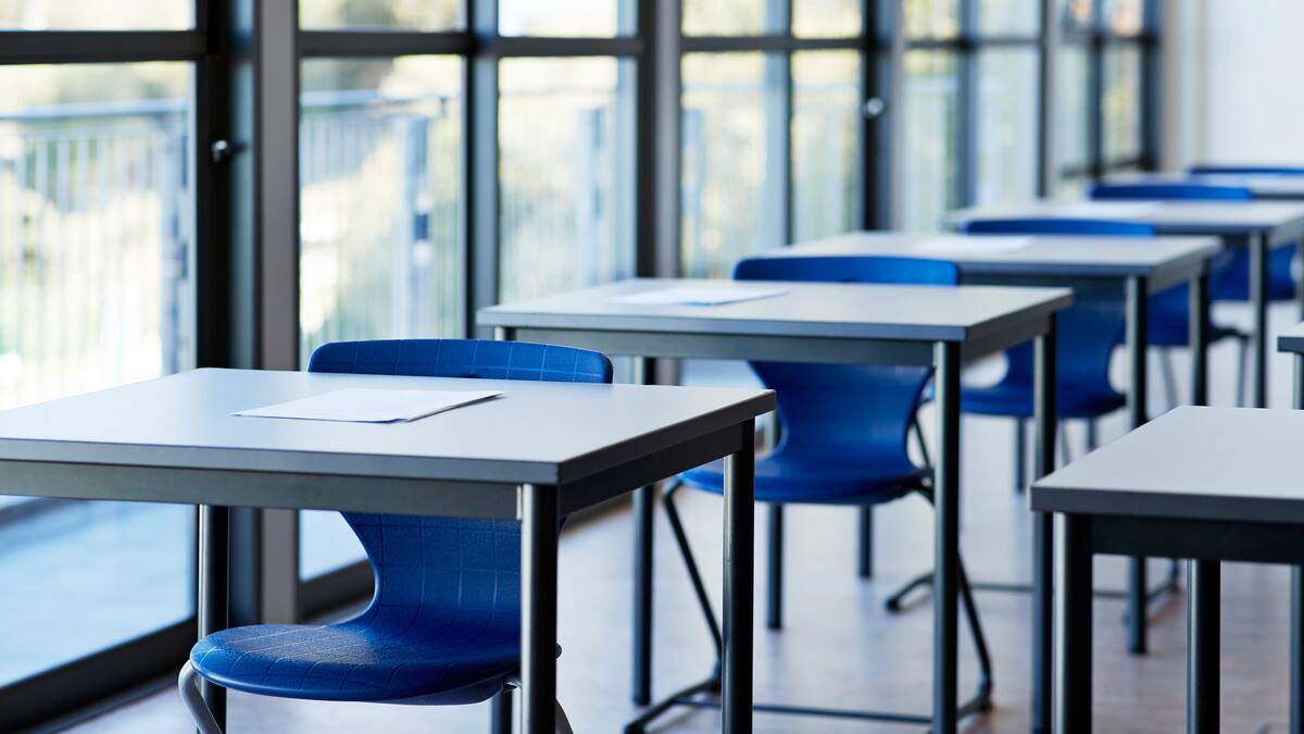 Estudiantes de colegio en Bogotá denuncian falta de internet y amenazas a docentes