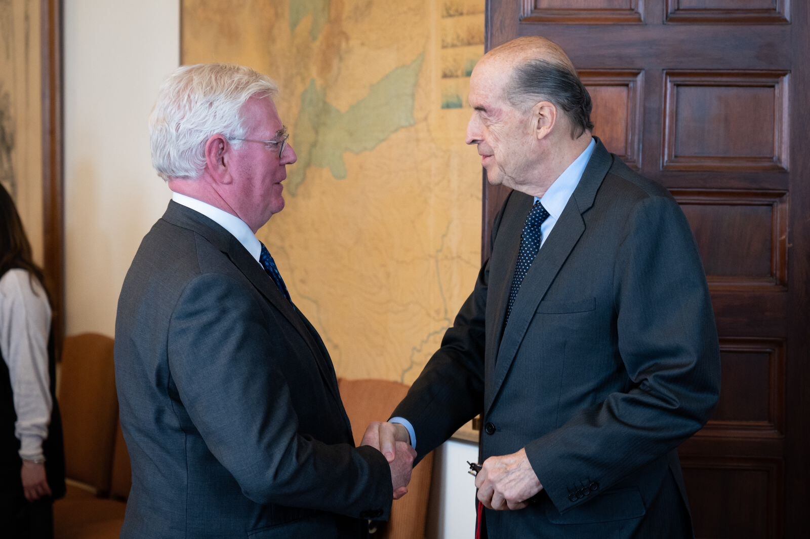 Eamon Gilmore y Álvaro Leyva | Foto: Cancillería