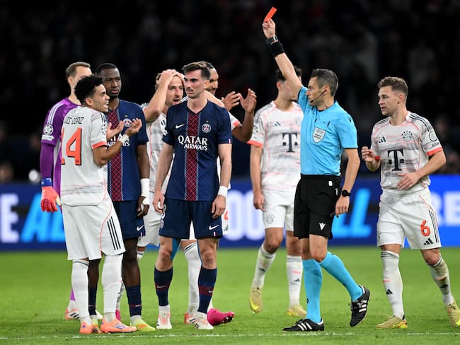 Luis Díaz y su escandalosa expulsión en PSG vs. Bayern Múnich por Champions League: ¿Era para tanto?. (Photo by Stuart Franklin/Getty Images)