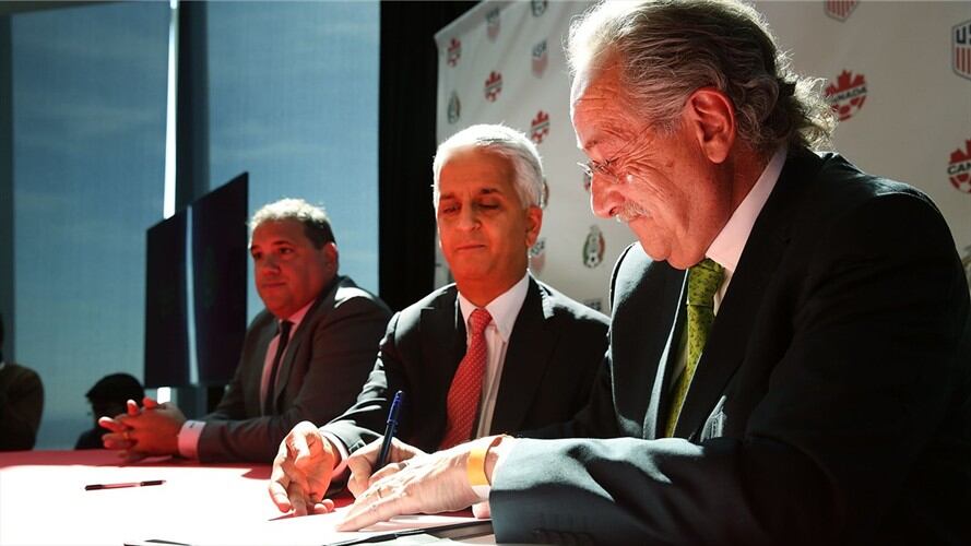 El presidente de la Federación de Fútbol de Estados Unidos, el presidente de la Concacaf, Victor Montaglian y el presidente de la Federación de Fútbol de México, Decio De Maria. Foto: Getty Images