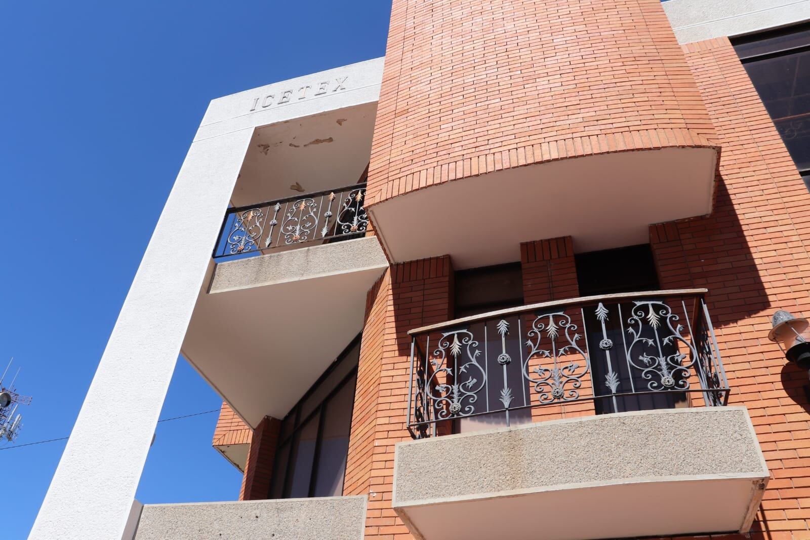 Esposa de exparamilitar ‘Jorge 40′, beneficiada con millonario contrato de la Unidad de Víctimas. Foto: Luis Fernando Lara Vásquez, campesino víctima del Conflicto armado y hoy candidato a las Circunscripciones Transitorias Especiales de Paz