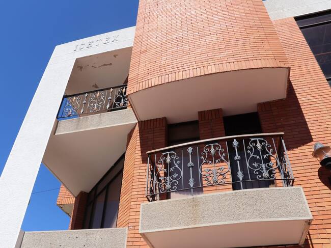 Esposa de exparamilitar ‘Jorge 40′, beneficiada con millonario contrato de la Unidad de Víctimas. Foto: Luis Fernando Lara Vásquez, campesino víctima del Conflicto armado y hoy candidato a las Circunscripciones Transitorias Especiales de Paz