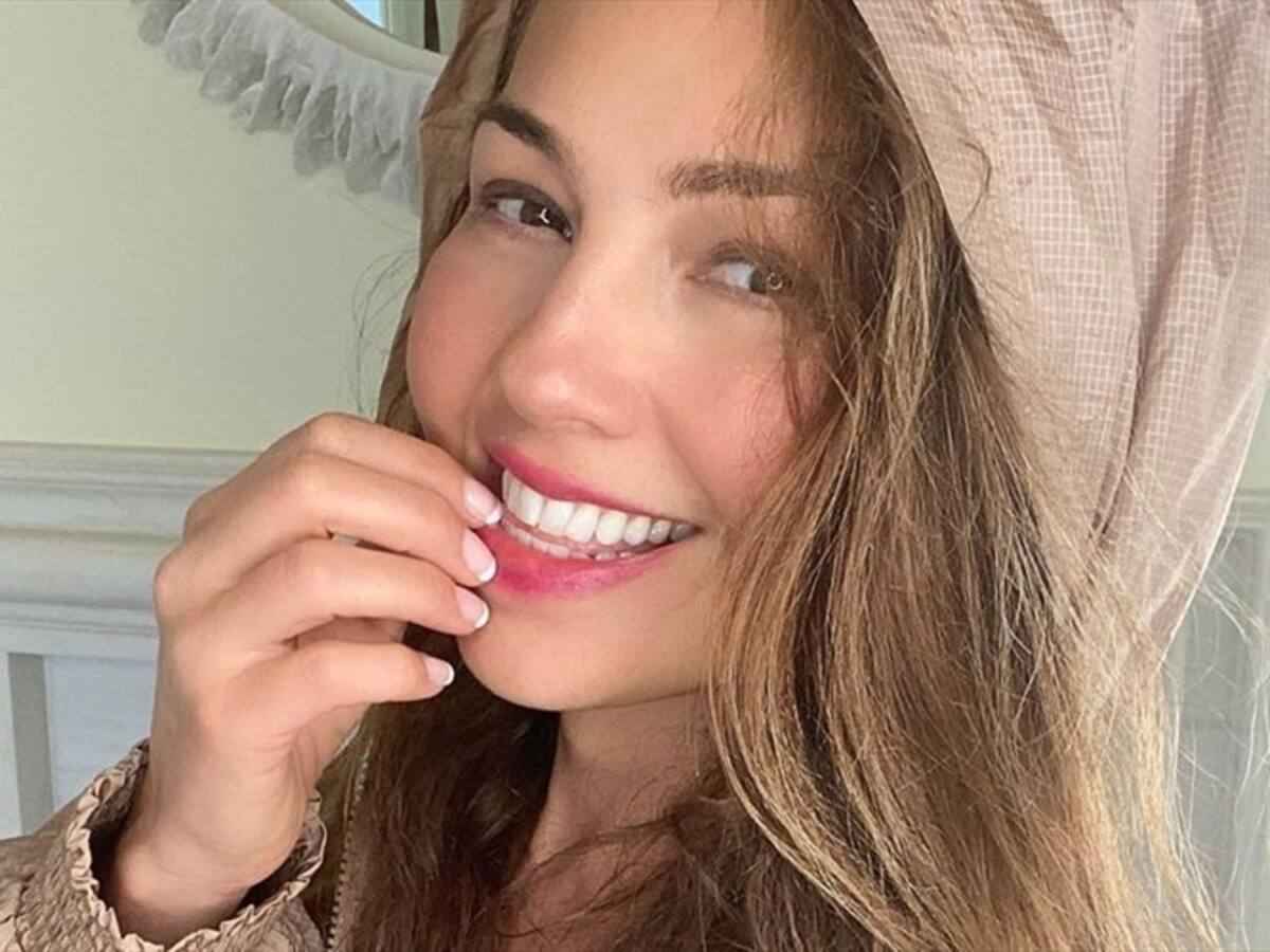 Thalía celebra su cumpleaños 49 con un posado en ropa interior