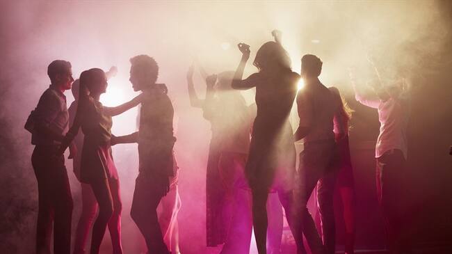 Adriana Plata, presidenta ejecutiva de Asobares, manifestó en Sigue La W que “la oferta clandestina se está disparando”. . Foto: Getty Images