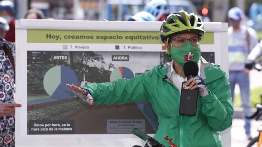 Alcaldesa de Bogotá durante la presentación de los avances de la ciclorruta por la Séptima. Foto: Twitter: @ClaudiaLopez