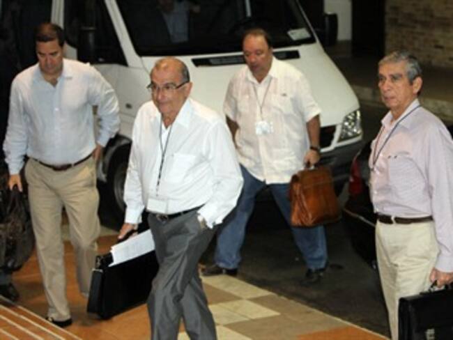 ¿Se puede salvar el proceso de paz en medio de las dificultades que tienen al Gobierno contra la pared?