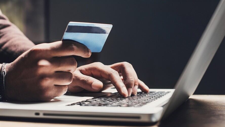 Barguil señaló que en la ley se obliga a las entidades financieras a publicitar e informar a los usuarios sobre el portafolio de servicios gratuitos a los que tienen derecho. Foto: Getty Images