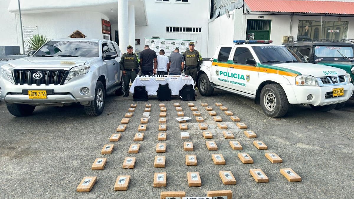 Vuelve y juega: cayó camioneta de la UNP con cargamento de cocaína