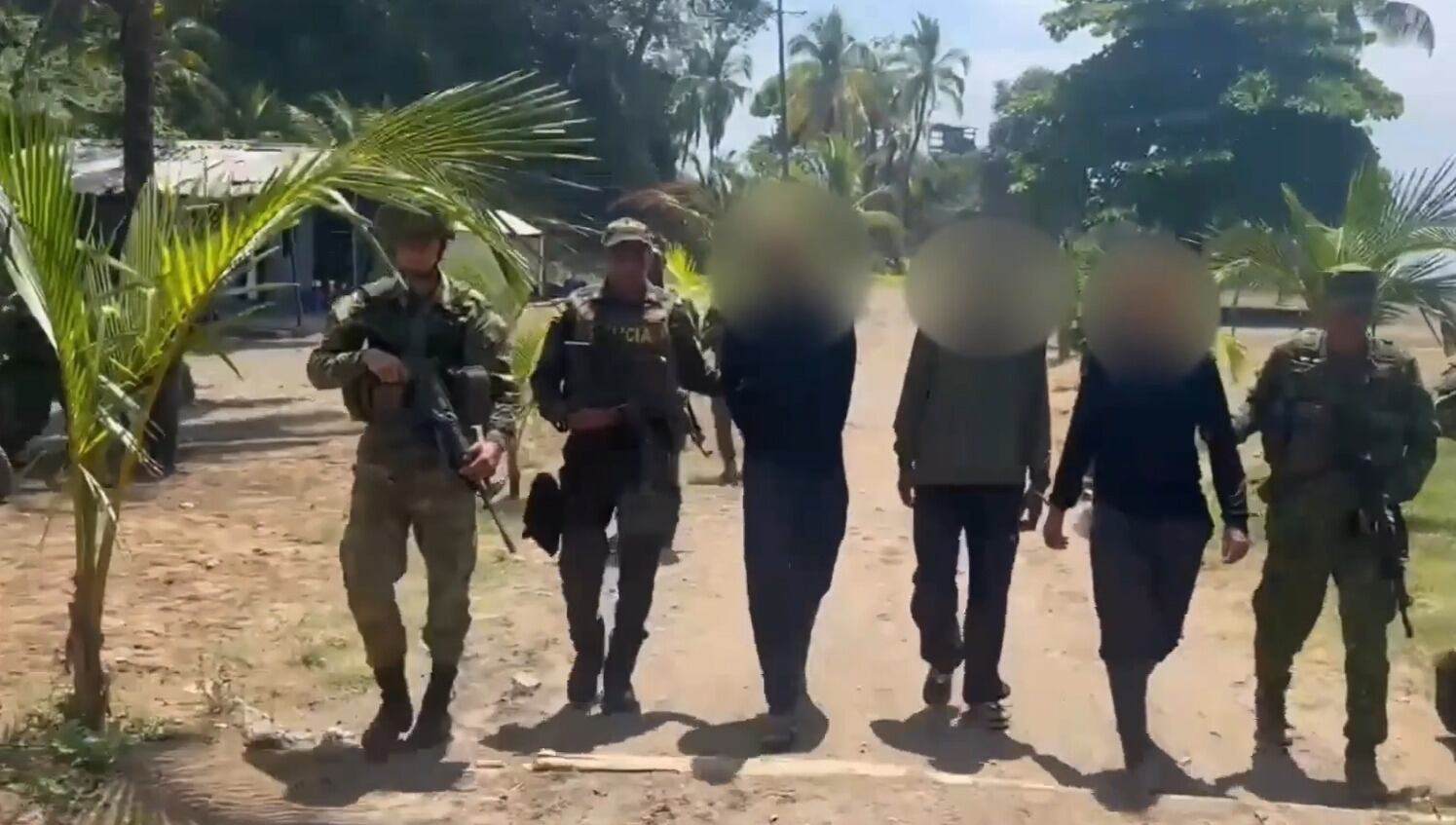 Capturan a tres presuntos integrantes del ELN en zona rural de Juradó, Chocó. Foto: Armada de Colombia
