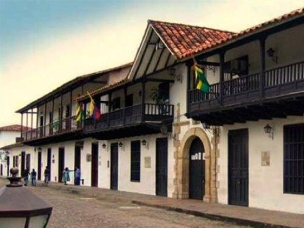 Sancionan a jefe de contratación de Girón por irregularidades