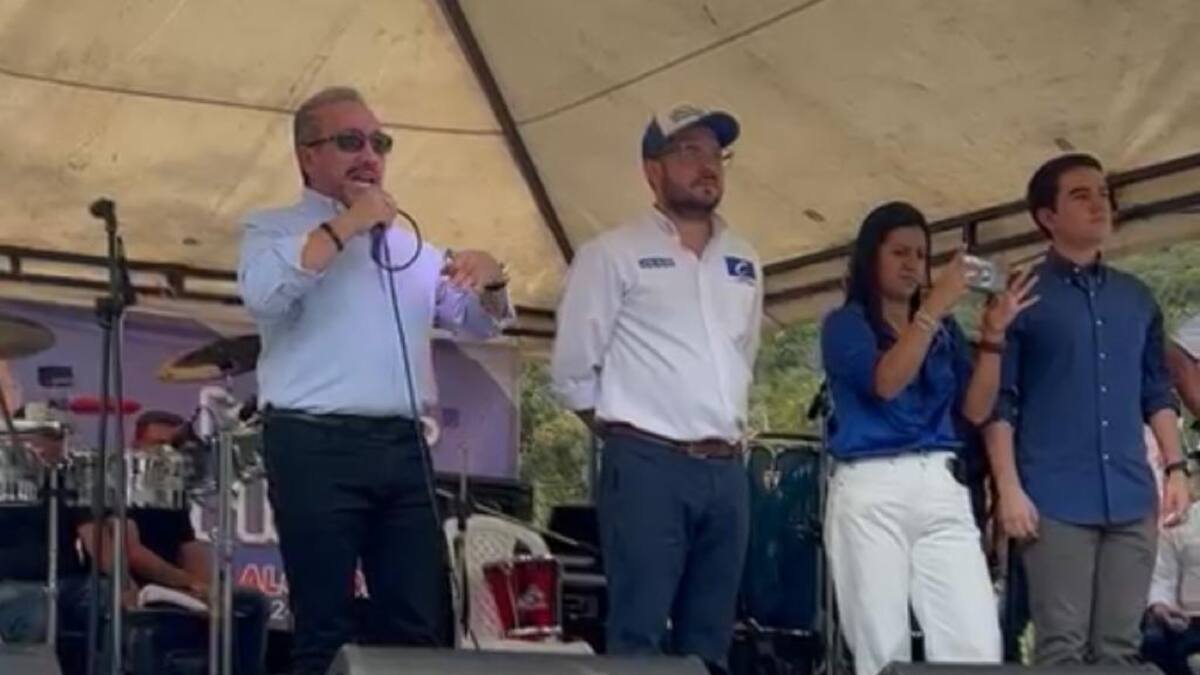 Coronel (r) Hugo Aguilar apareció haciéndole campaña a Héctor Mantilla a Gob. de Santander
