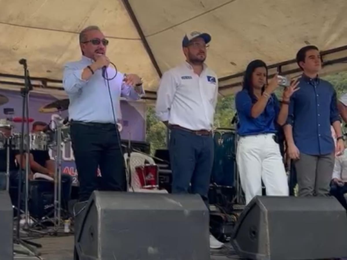 Coronel (r) Hugo Aguilar apareció haciéndole campaña a Héctor Mantilla a Gob. de Santander