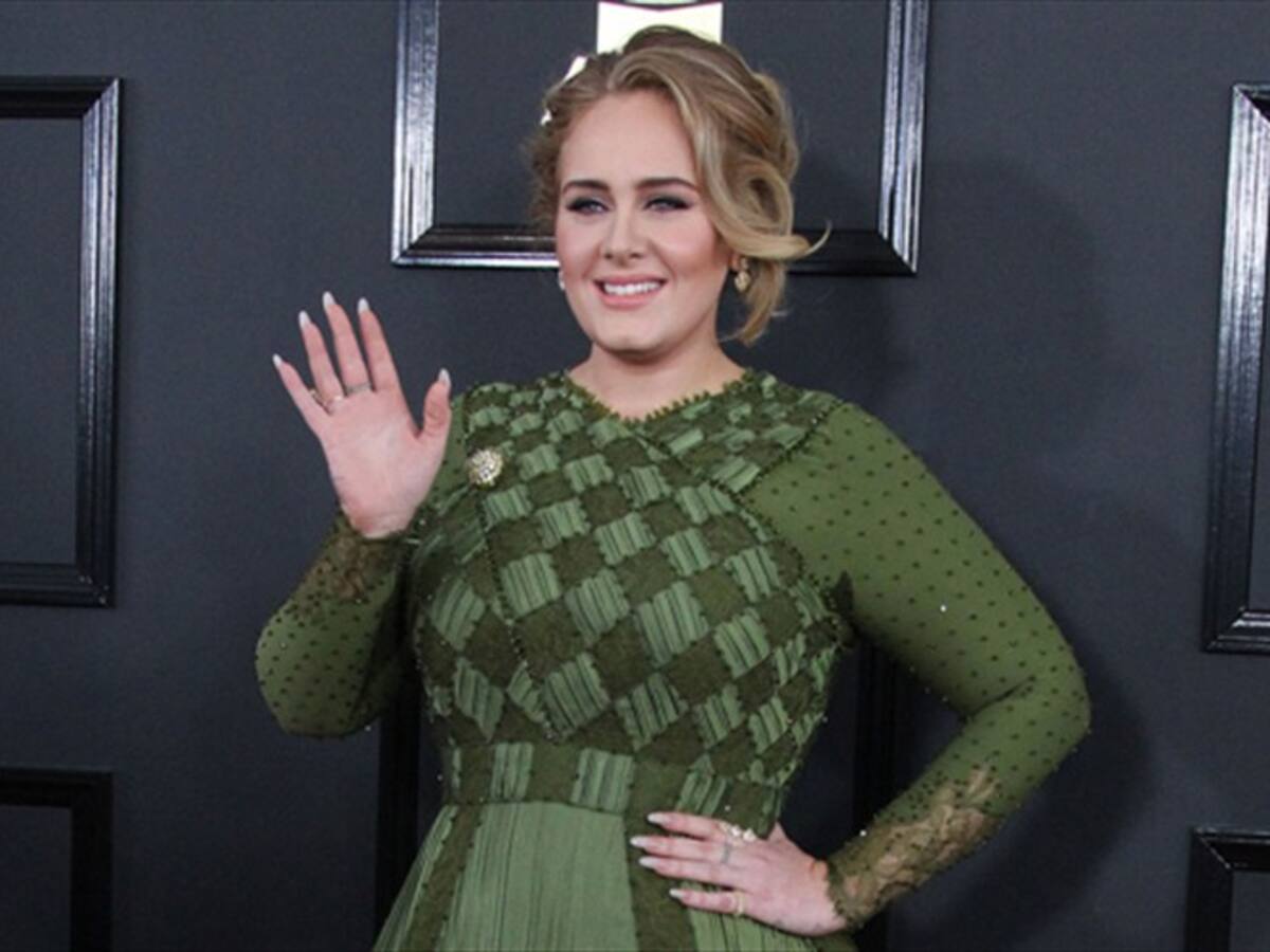 La segunda profesión de Adele: organizadora y oficiante de bodas