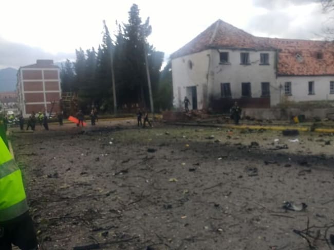 Asi quedó parte de la Escuela de Cadetes General Santander en Bogotá por explosión de carro bomba. Foto: Colprensa