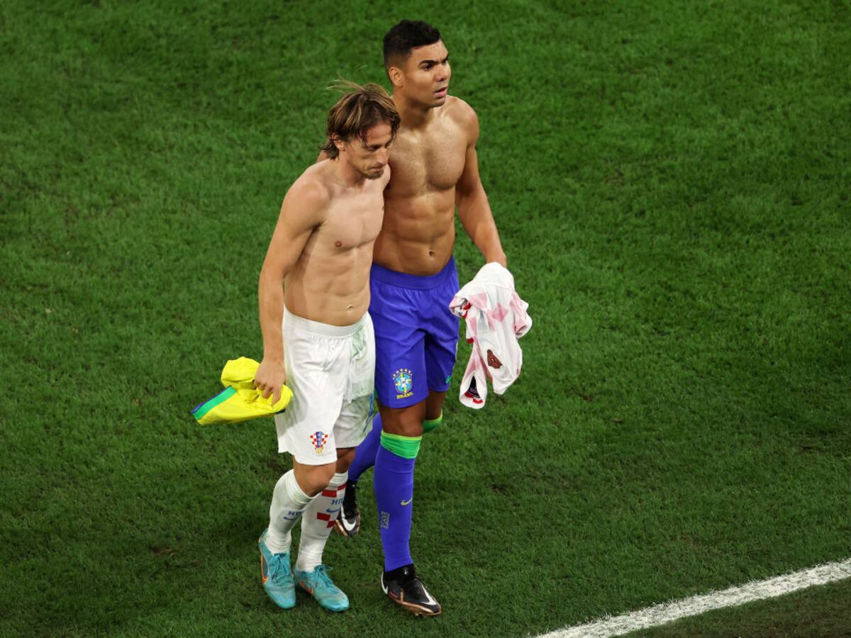 El intercambio de camisetas de Modric y Casemiro al termino del primer tiempo