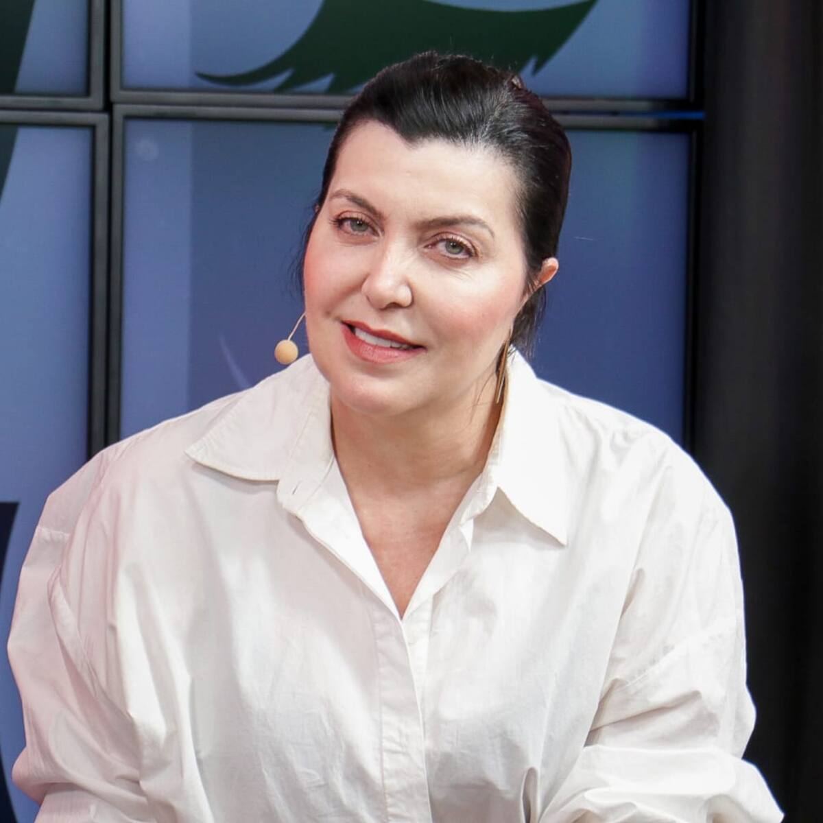 Mujeres somos tan inteligentes que nos damos lujo de fingir que no: Isabella Santo Domingo