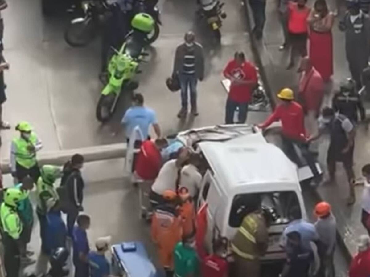 Herido por la caída de un poste en Barranquilla estaría en cuidados intermedios