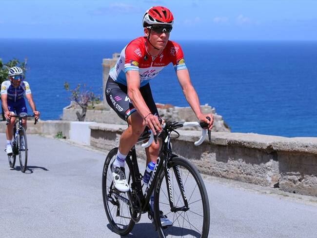 En la general Bob Jungels se enfunda la 'maglia' rosa con 6 segundos sobre Thomas y 10 respecto al británico Adam Yates. Foto: Getty Images