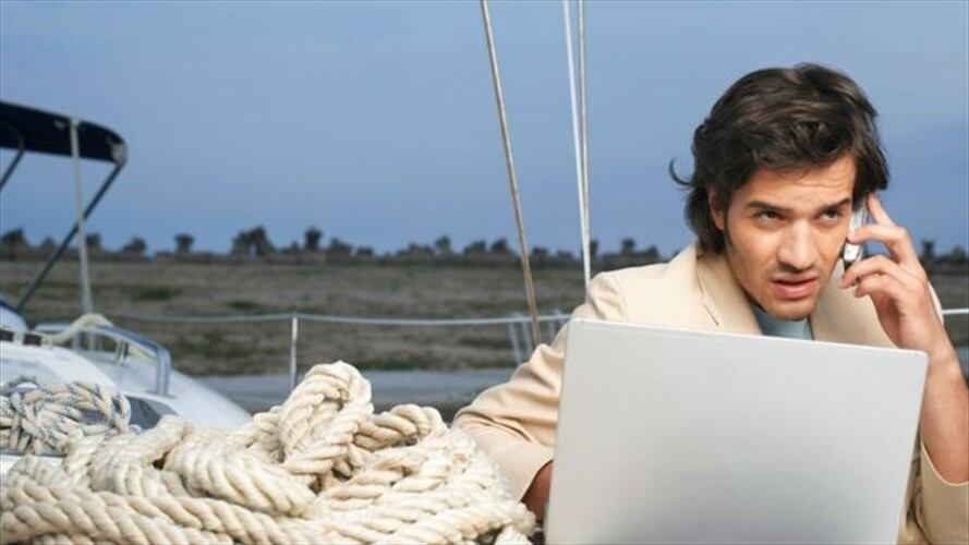 ¿No puedes dejar de pensar en el trabajo cuando estás de vacaciones? Cuidado con la adicción al trabajo. Foto: THINKSTOCK, tomada de BBC Mundo.