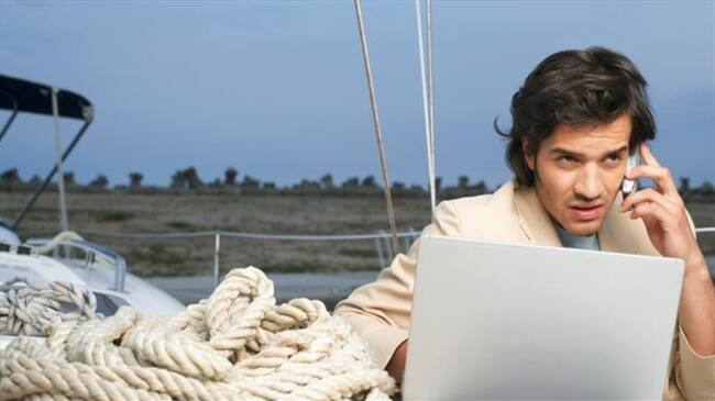 ¿No puedes dejar de pensar en el trabajo cuando estás de vacaciones? Cuidado con la adicción al trabajo. Foto: THINKSTOCK, tomada de BBC Mundo.