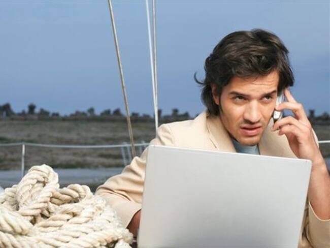 ¿No puedes dejar de pensar en el trabajo cuando estás de vacaciones? Cuidado con la adicción al trabajo. Foto: THINKSTOCK, tomada de BBC Mundo.