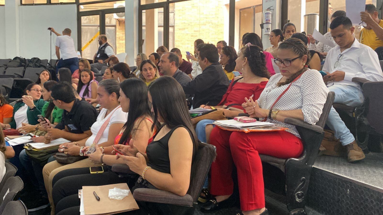 Continuarán audiencias públicas de la CNCS para docentes en zonas de conflicto- Colprensa