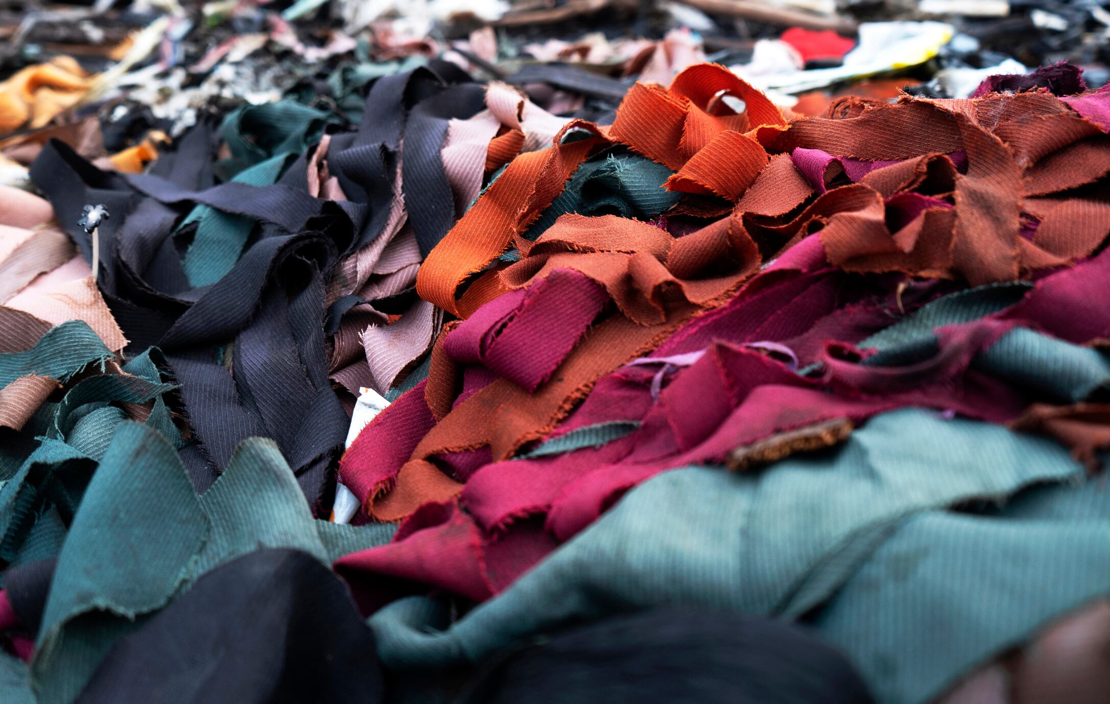 Imagen de referencia de residuos textiles reciclados. Foto: Getty Images.