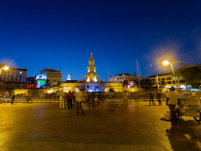 Puerta de la torre del reloj en Cartagena, Colombia. Vía Getty Images.