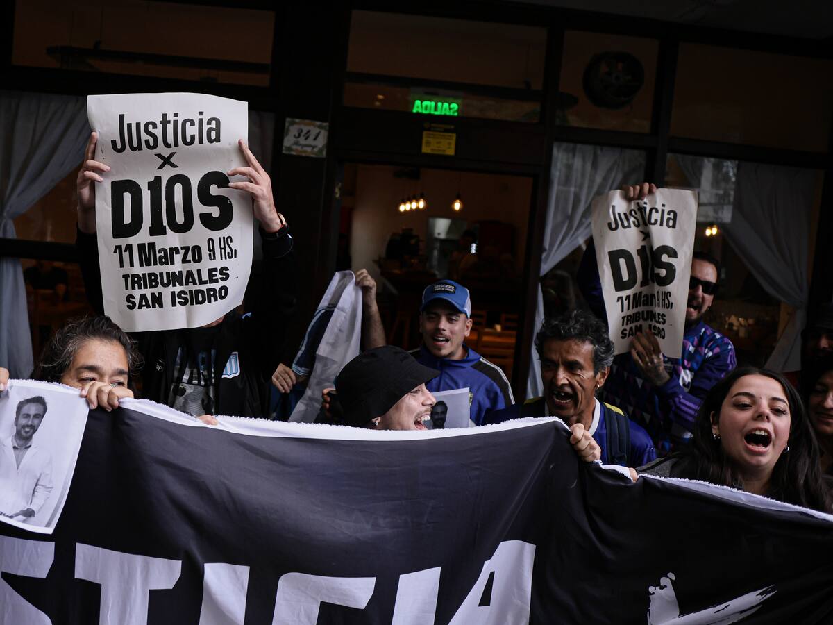 Policía afirmó que no había “elementos médicos” en habitación de Maradona cuando murió